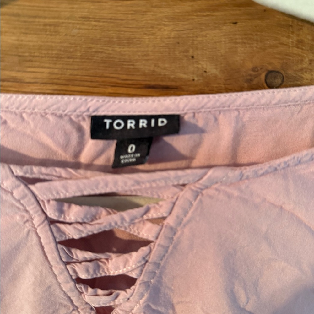Torrid Light Pink Criss-Cross Detail Blouse – Size 0 - Picture 2 of 3